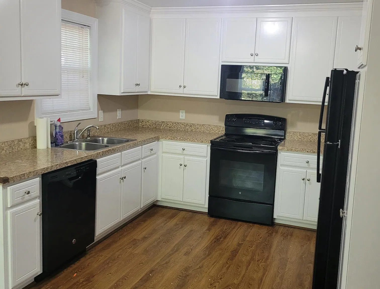 3 bed, $1,595 — Photo 2