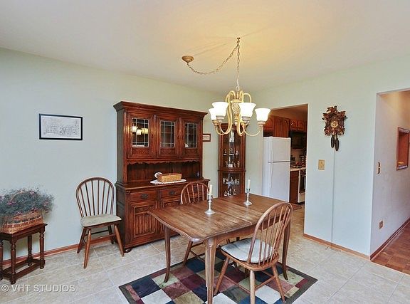 3rd image of 840 Catherine Ct