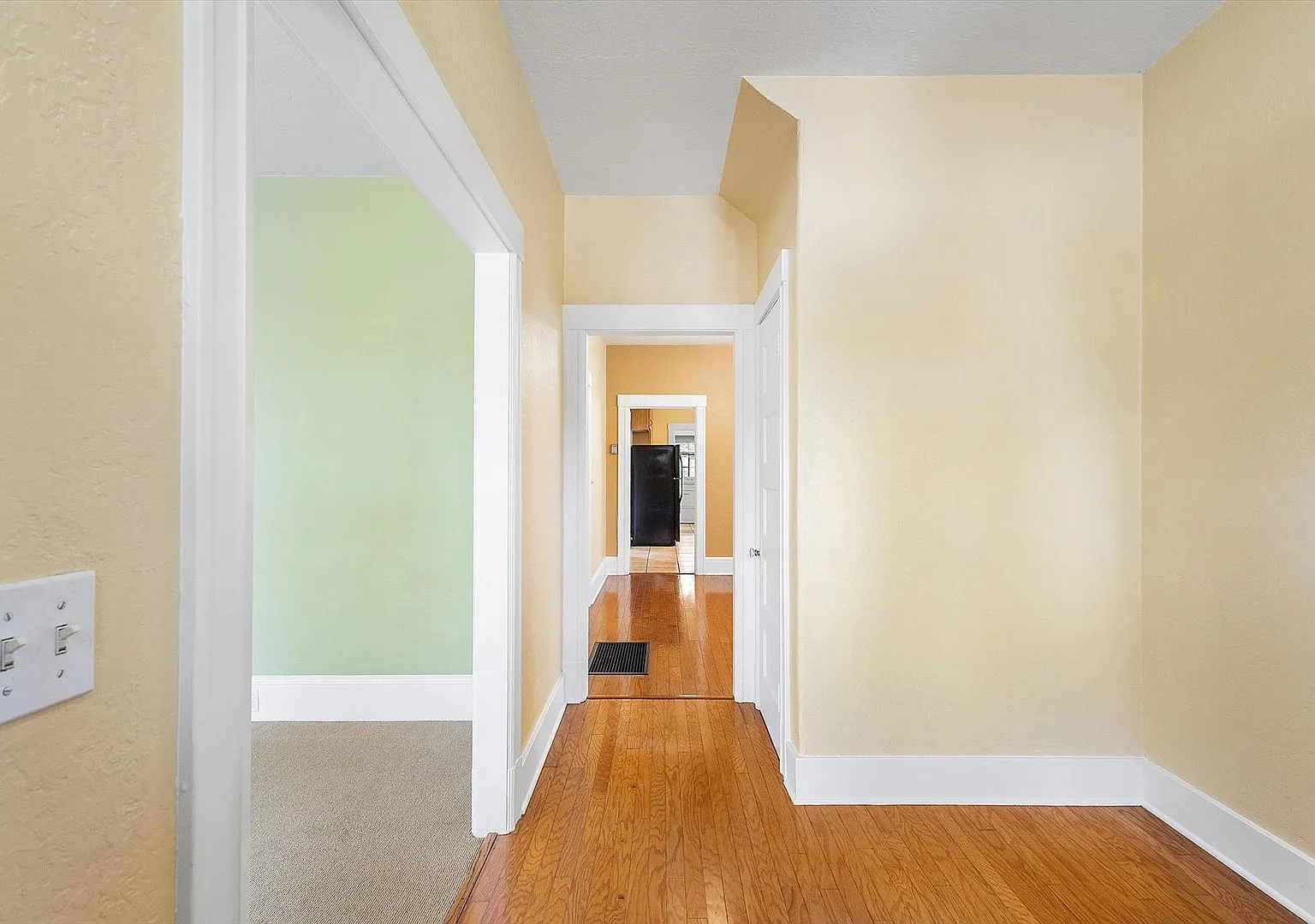 1044 1/2 Central Ave - LU — Photo 3