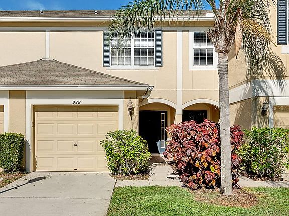 2nd image of 938 Vista Cay Ct