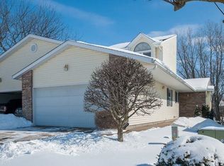 3005 Red Wing Ct, Bettendorf, IA 52722