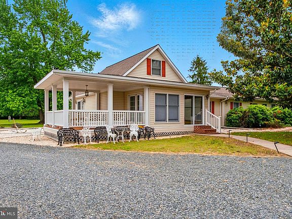 5th image of 300 Hickory Ln