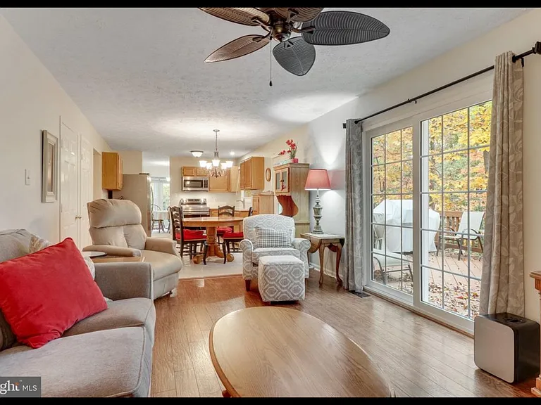 210 Pin Oak Ct — Photo 12