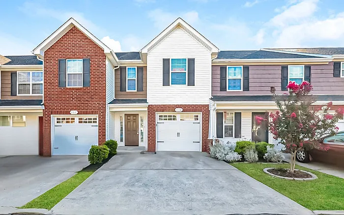 410 Wichita Dr — Photo 1