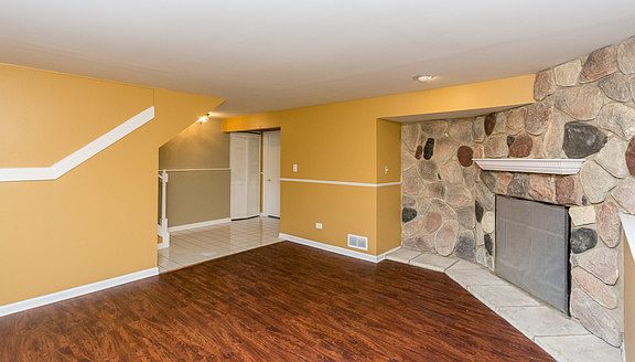 4th image of 368 E Dickens Ave