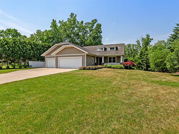2nd image of 421 Ashton Ct SE