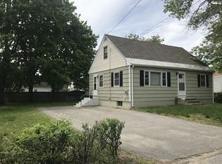 162 Hildreth St, Lowell, MA 01850