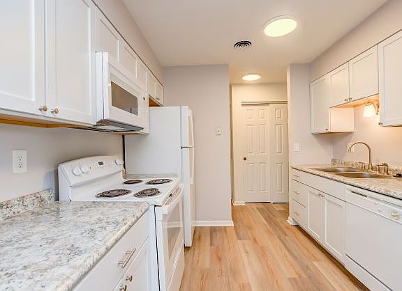 4th image of 715 W Chestnut St #10