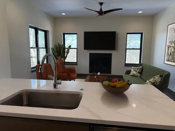 225 Whitetail Lane #28, Deerfield, WI 53531