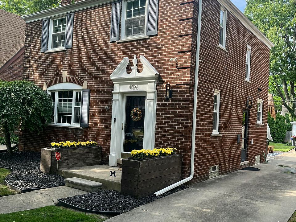 1st image of 456 Manor St