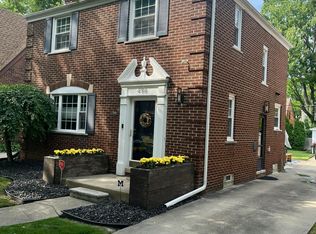 456 Manor St, Grosse Pointe Farms, MI 48236