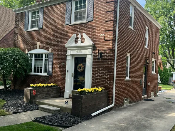 456 Manor St, Grosse Pointe Farms, MI 48236