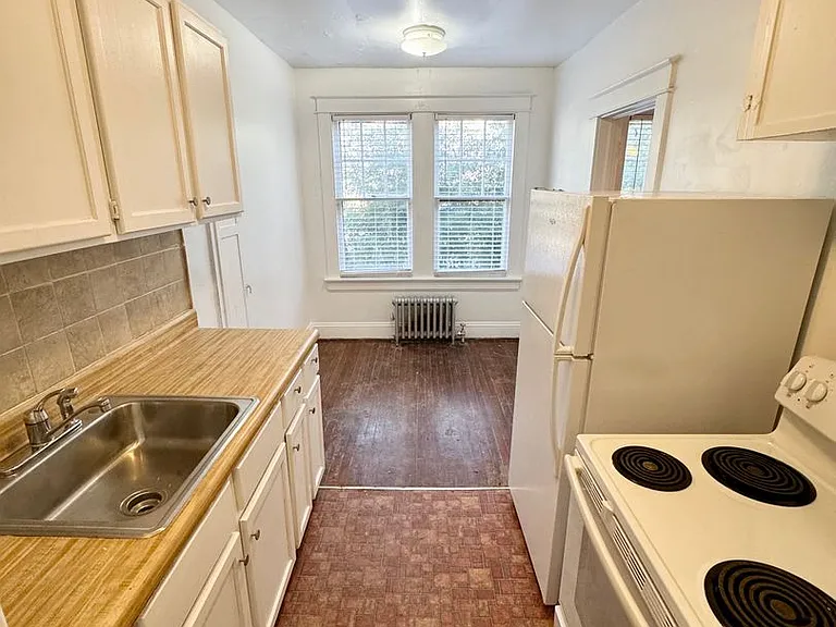 705 W Morgan St — Photo 4