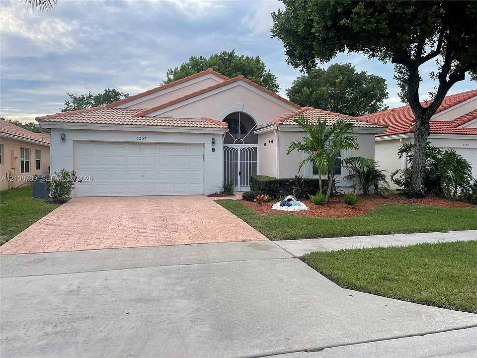 6257 Coral Reef Ter