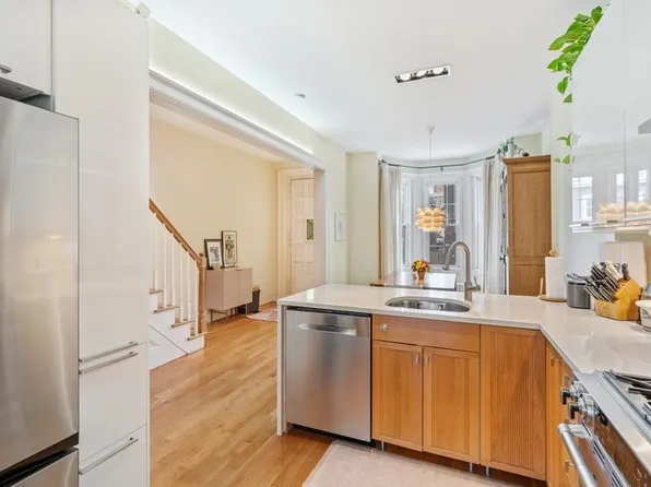 65 Van Reipen Avenue image 9 of 28