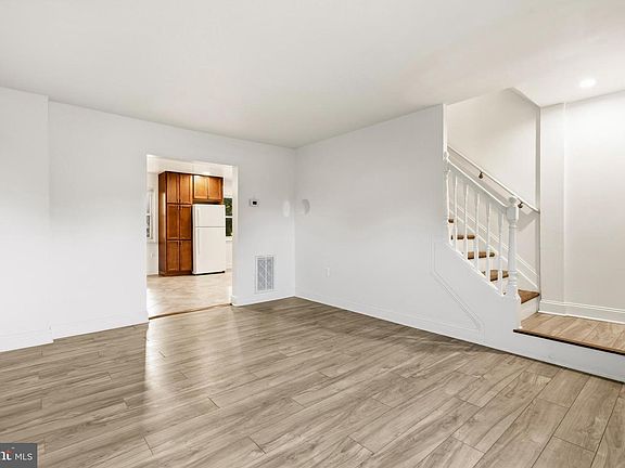 5th image of 8229 Coatsbridge Ct