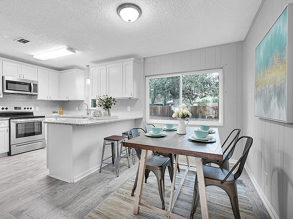 2nd image of 5828 Cedar Oaks Dr