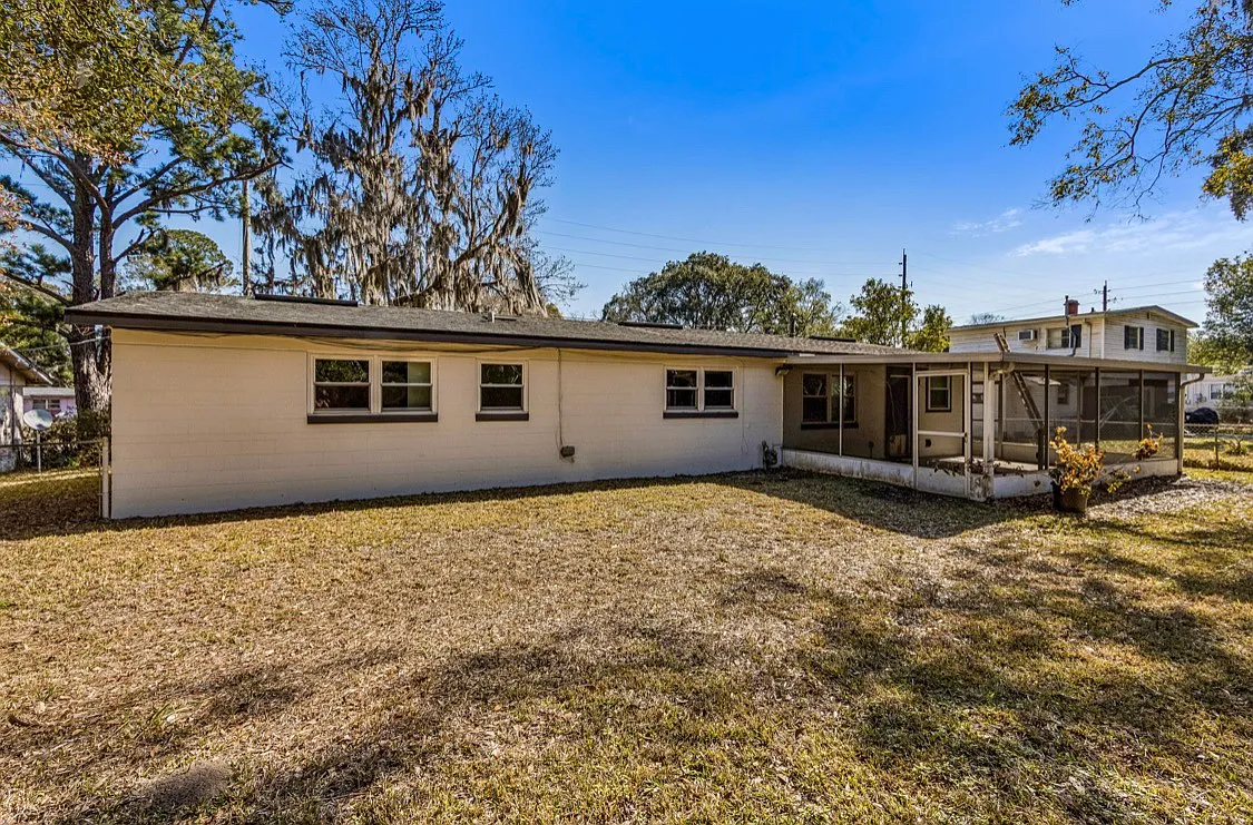 4 bed, 1562 sqft, $2,400 — Photo 3