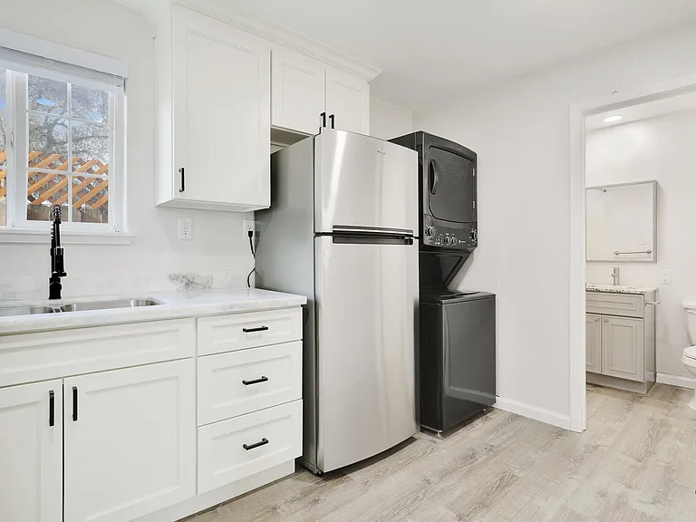 88 W 7th St #2 — Photo 20