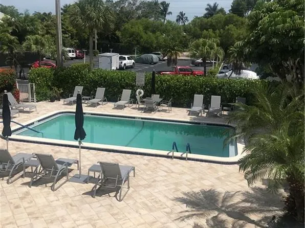 216 Banyan Blvd #216, Naples, FL 34102