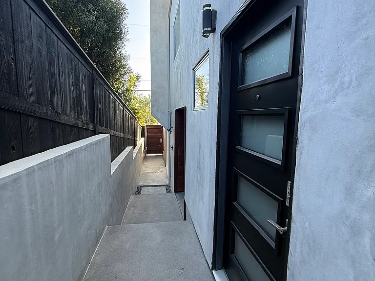 1623 Neptune Ave — Photo 22