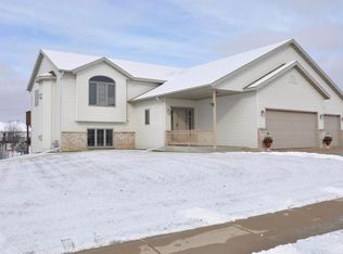 6207 S Pointe Dr SW, Rochester, MN 55902