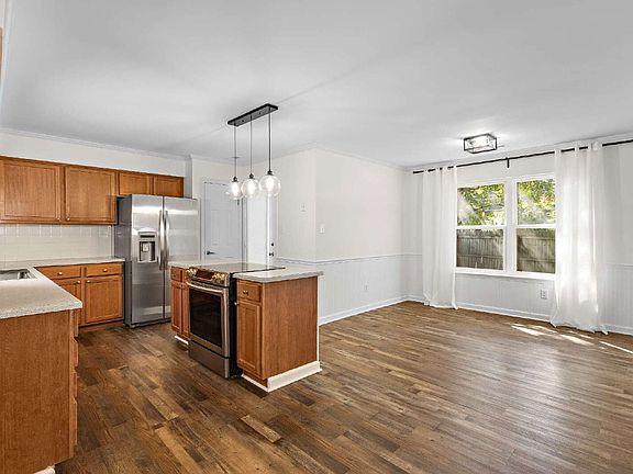 4th image of 2305 Merl Cir