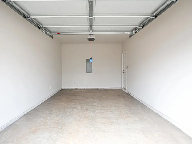 141 Brockett Dr — Photo 2