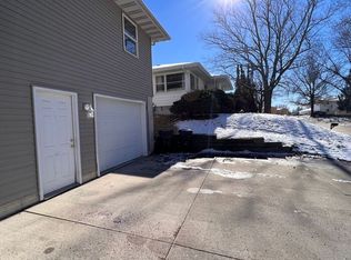 615 4th Ave #2, Coralville, IA 52241