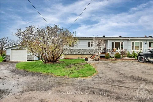 1199 Old Montreal Rd #B Photo 1