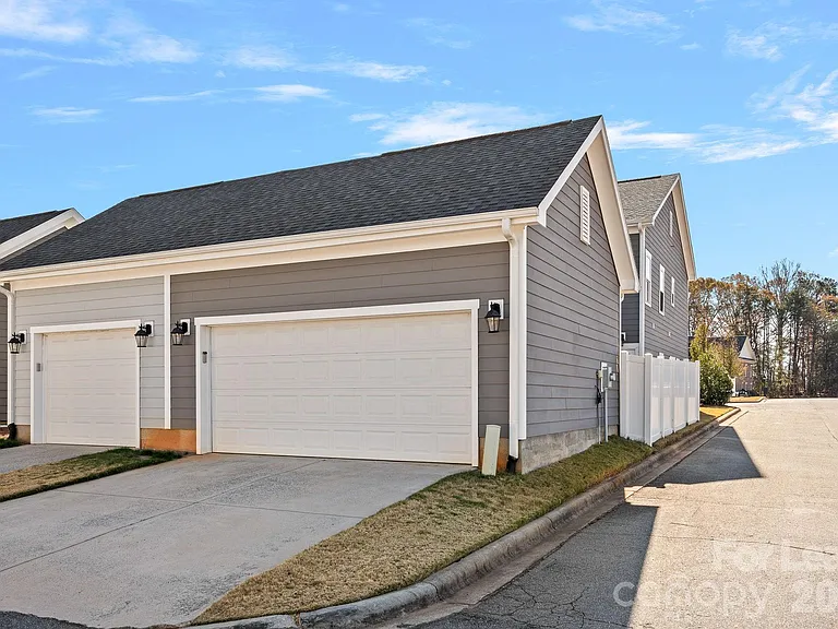 2503 Gallery Dr — Photo 23