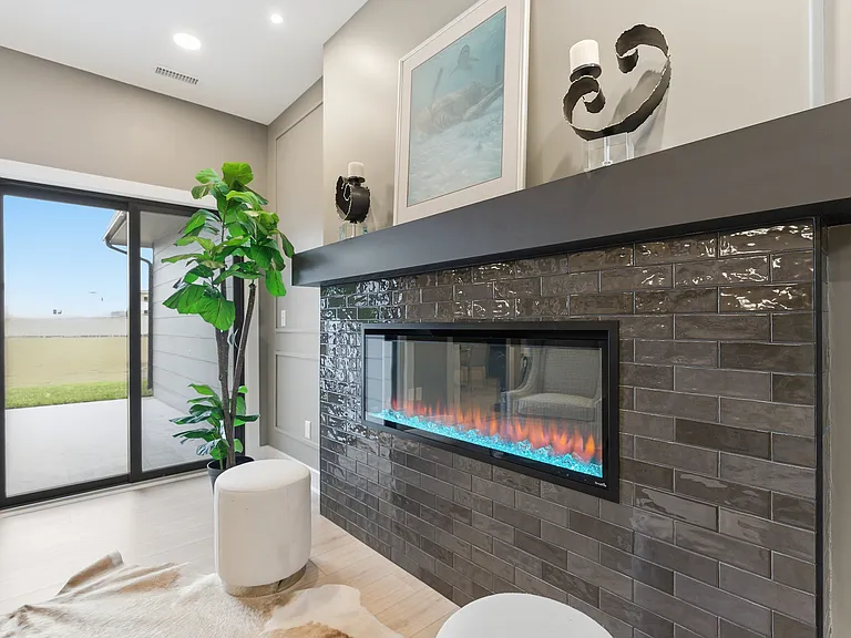 2138 E Beaumont St — Photo 14