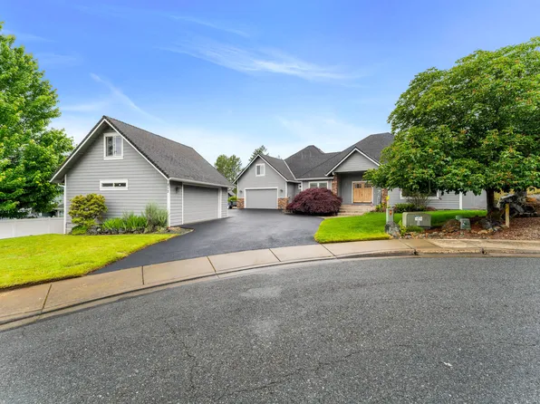 212 NW Canyon View Dr, Grants Pass, OR 97526