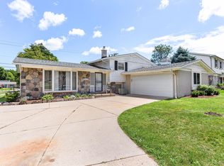27076 Nantucket Ct, Southfield, MI 48076