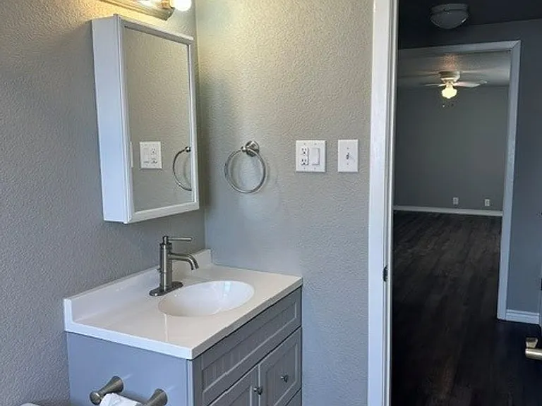 1106 Foster Ln — Photo 13
