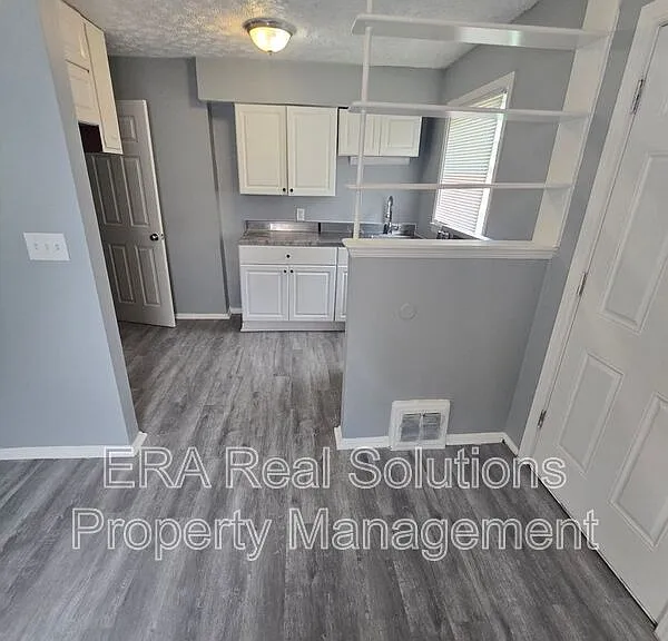 2065 W Mound St — Photo 8
