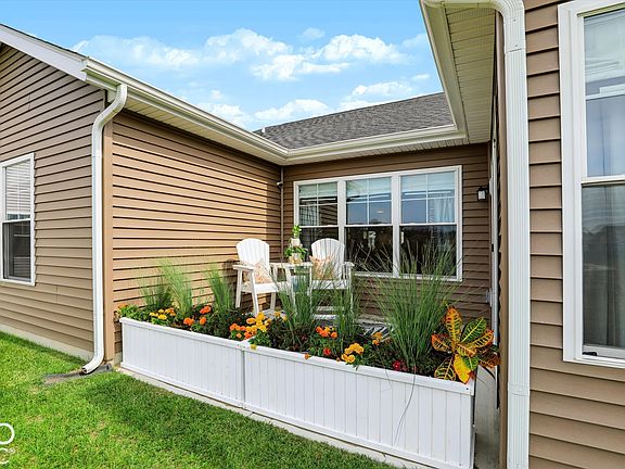 5th image of 134 Maxim Ct