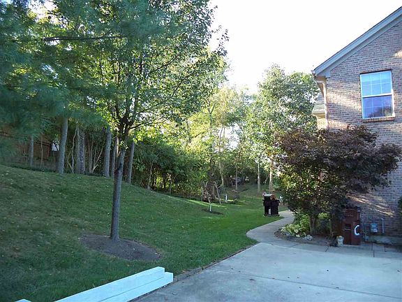 3rd image of 4 Arbor Dr