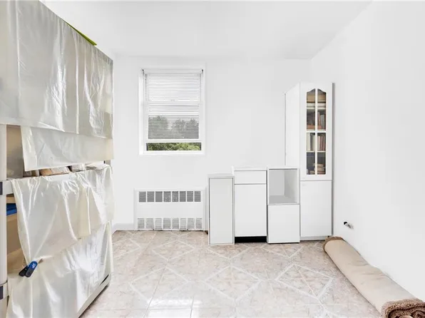 2580 Ocean Parkway image 16 of 19