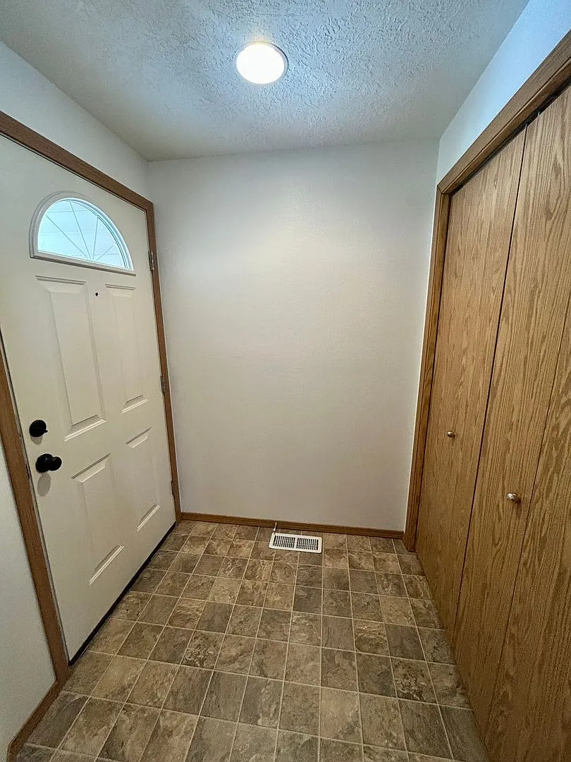 Newly Remodeled Three-Bedroom Two-Story Duplex- South Salem — Photo 2