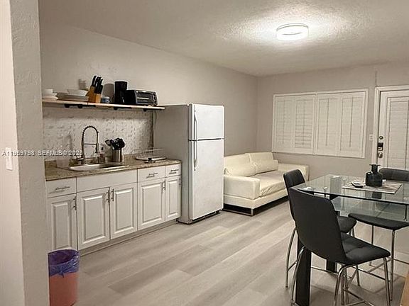 3rd image of 4201 Indian Creek Dr APT 4