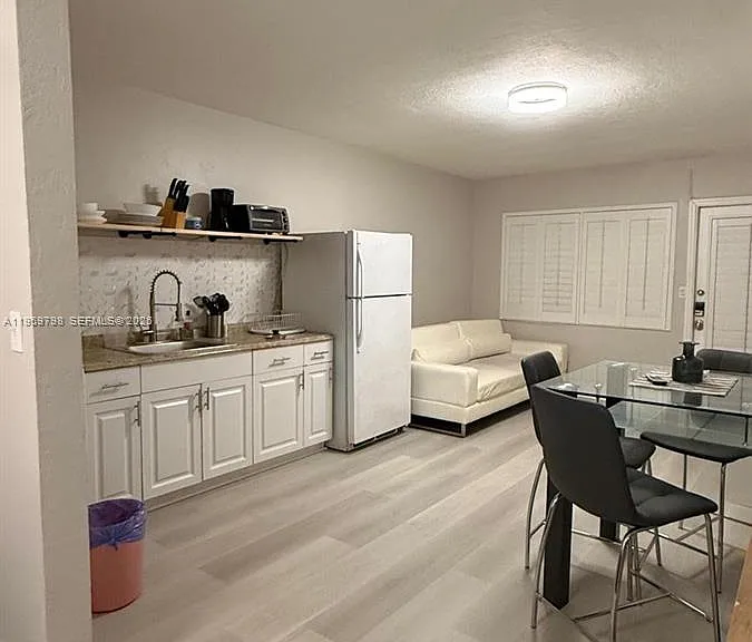 4201 Indian Creek Dr #4 — Photo 3