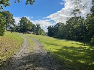 818 Rogues Fork Rd, Bethpage, TN 37022