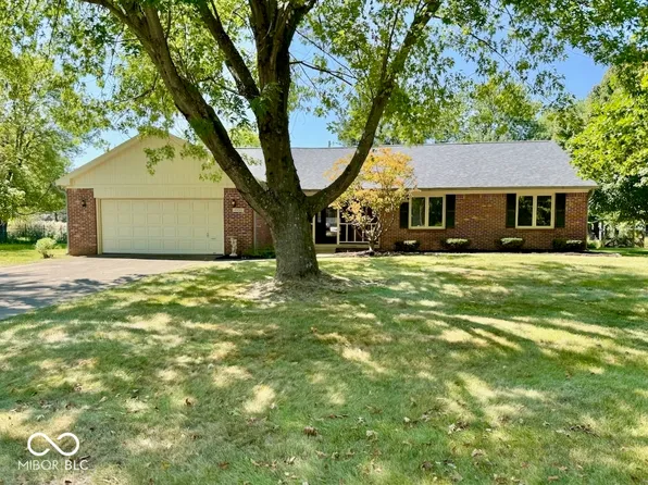 8730 Royal Meadow Dr, Indianapolis, IN 46217