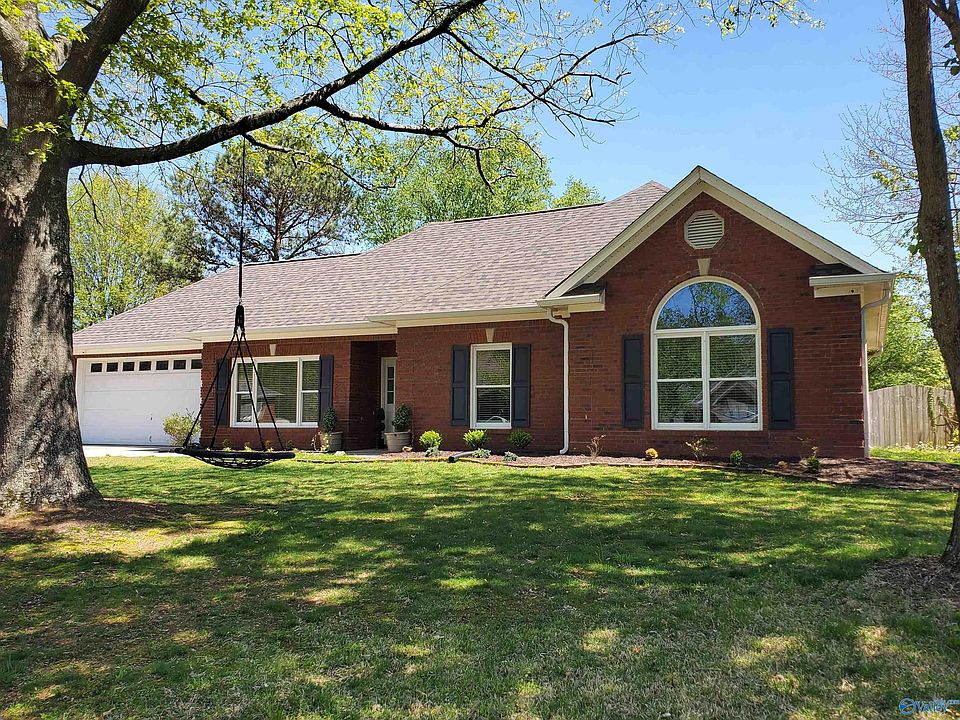 1st image of 2703 Bronte Cir SE