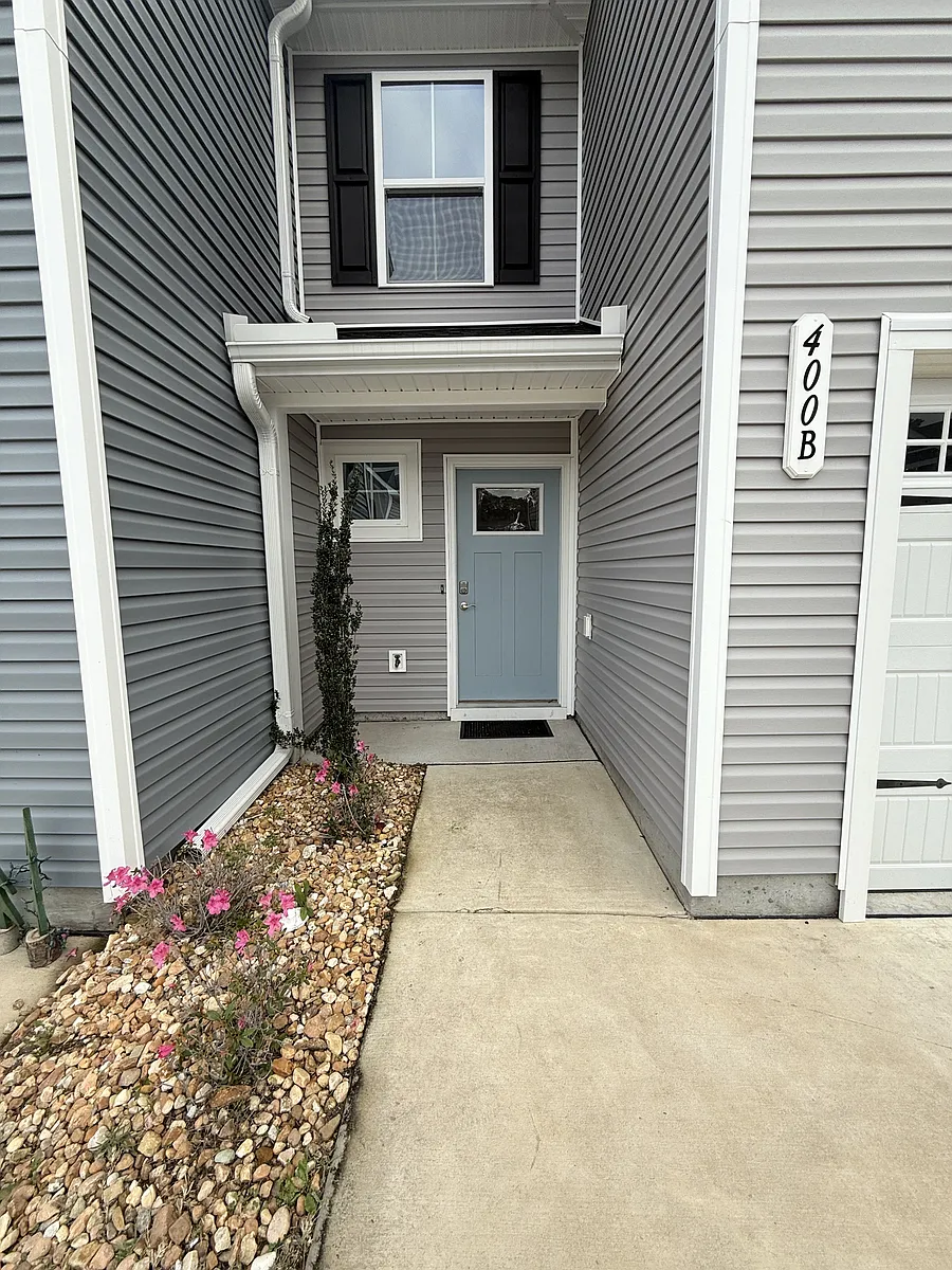 Building Photo - 400 El Camino Dr #B
