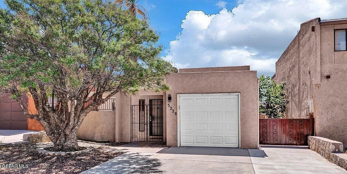 2 bed, 2.0 bath, 1096 sqft, $1,250 — Photo 1