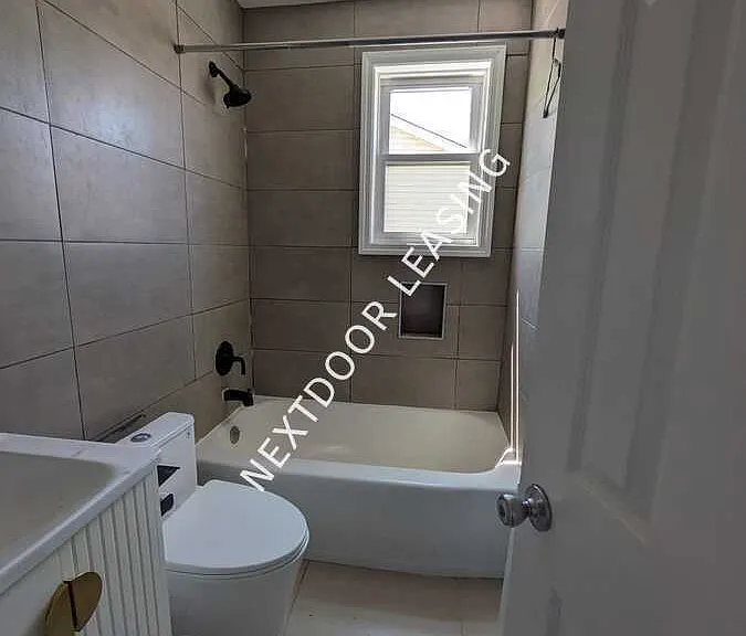 119 Hobart Ave #4M — Photo 3