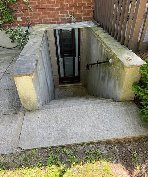 20 Bush Dr #LOWER — Photo 15