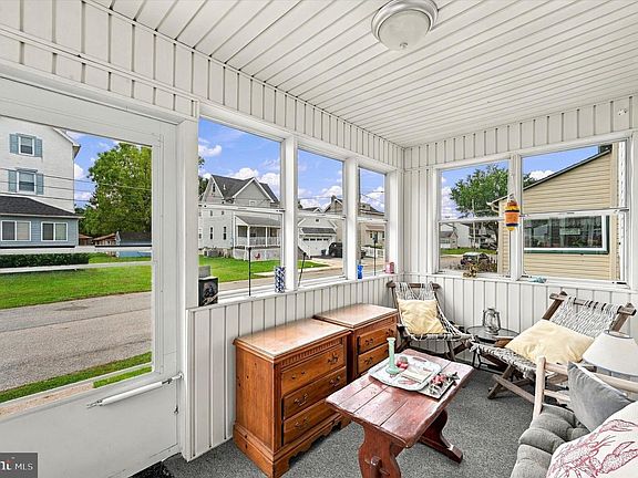 3rd image of 2025 Chestnut St